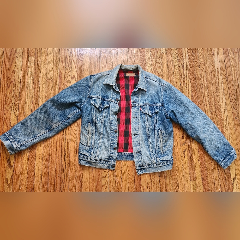 Levi Vintage Classic Oversized Blue Denim Jacket with Red Plaid Lining